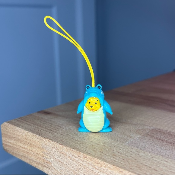 Winnie The Pooh “Peek a Pooh” Gator - Picture 2 of 3